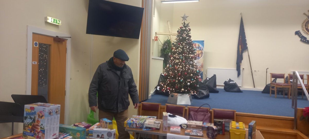 Thanks <a href="/SalvArmyIHQ/">Salvation Army IHQ</a>  for the countless bags of Christmas presents they gave for our young people and families that we serve at the <a href="/EdinburghPolice/">NotEdinburghPolice</a> VOW project.<a href="/AidnAbet_Scot/">Aid & Abet</a>
<a href="/CashBackScot/">CashBack4Communities</a>
Keeping young people and families together at Christmas. 
Kindness at the heart ♥ 4 us