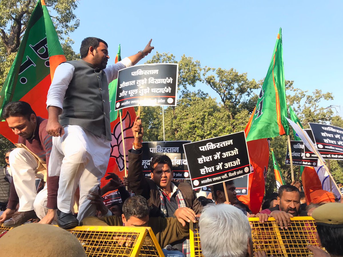 MSinghBJP's tweet photo. पाकिस्तान के पप्पू, मंदबुद्धि बिलावल जरदारी भट्टो ने दुनिया के सबसे लोकप्रिय जननेता आदरणीय श्री @narendramodi जी की तुलना लादेन से की । ये पाकिस्तान के विदेश नीति का खोखलापन दर्शाता है । इसके विरोध में आज पाकिस्तान दूतावास पर @BJP4Delhi ने प्रचंड प्रदर्शन किया। 
@siddharthanbjp https://t.co/sDvujAyZwa