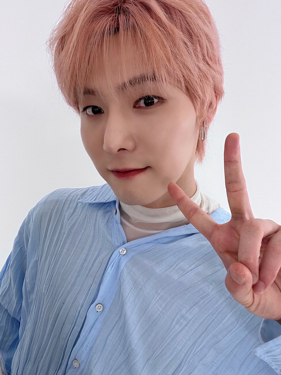 official_ONEWE's tweet photo. [#용훈] 언젠가 새겨놓은 말들💕 https://t.co/LrcI2jH1vL