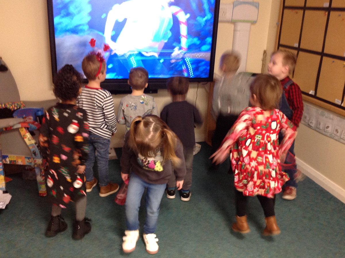 WMPrimaryF1's tweet photo. Party games fun this morning. #9sleeps https://t.co/ZvGj4hsWrf