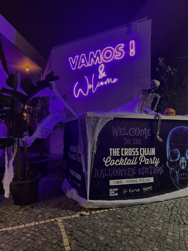 PShorin's tweet photo. On October 31, I attended the Cross Chain Cocktails in Lisbon - Halloween Edition party. I was pleasantly surprised to meet so many people and projects from the #web3 world. It was really cool to talk to developers from all over the world.🍸

P.S. sorry for writing so late🙈 https://t.co/SHol4Cdkso