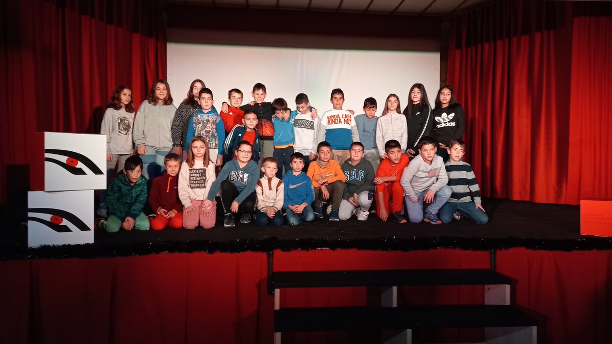 Ya hemos comenzado,  y de la mejor forma posible, acercando el cine a los más pequeños.  Los alumnos  del CRA A'lbada han disfrutado  de una selección  de cortometrajes educativos. 

#Bujaralozescine #festivaldecine #cortosbujaraloz22 #monegros
