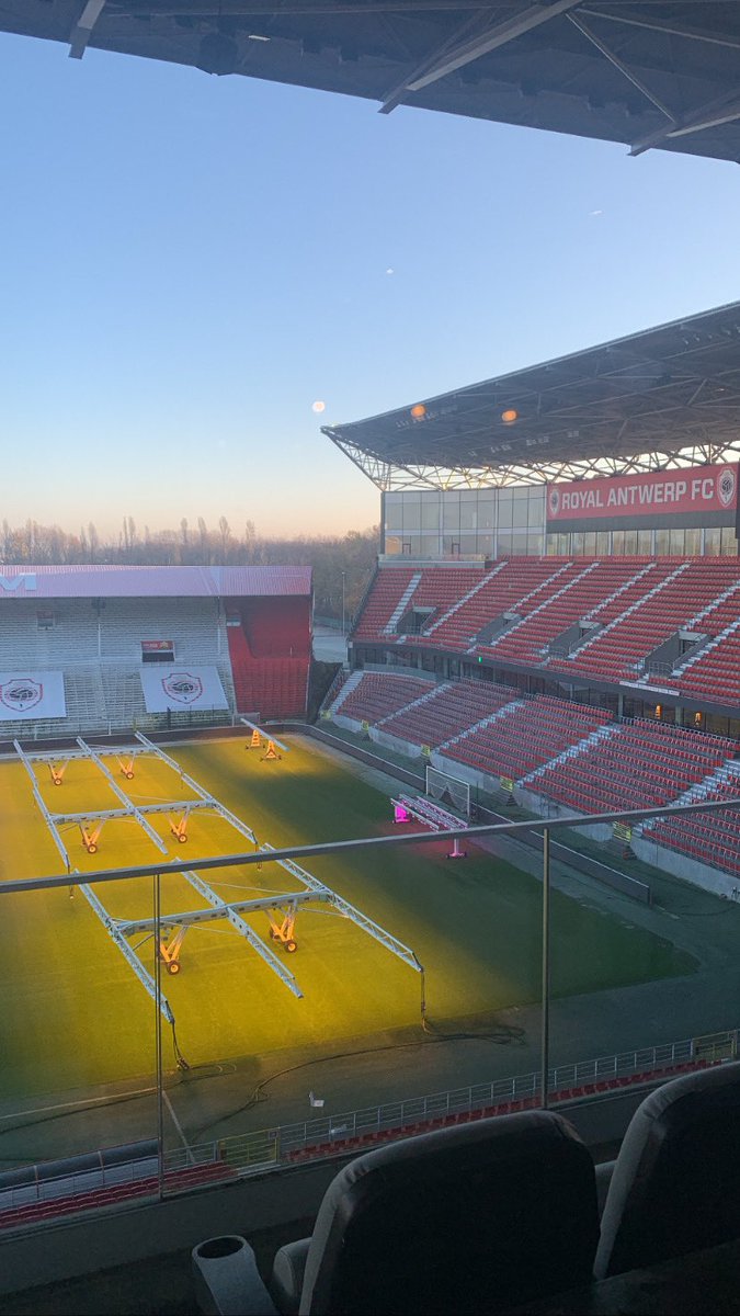 2 medewerkers in de lift dat ‘de Radja naar Sacha moest bellen voor die truitjes’.
Ik heb mijn nummer dan maar gegeven he.
#RadJA #RAFC #vincirood #toolboxantwerpen #lovemyjob #vroegevogels #todaysworkspot