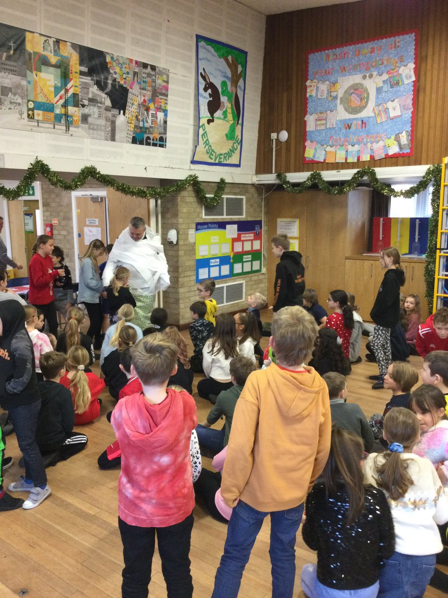 mountpljuniors's tweet photo. They also had the opportunity to wrap up Mr Nixon which was a highlight for all! 🎁 https://t.co/QnwDJWp9bJ