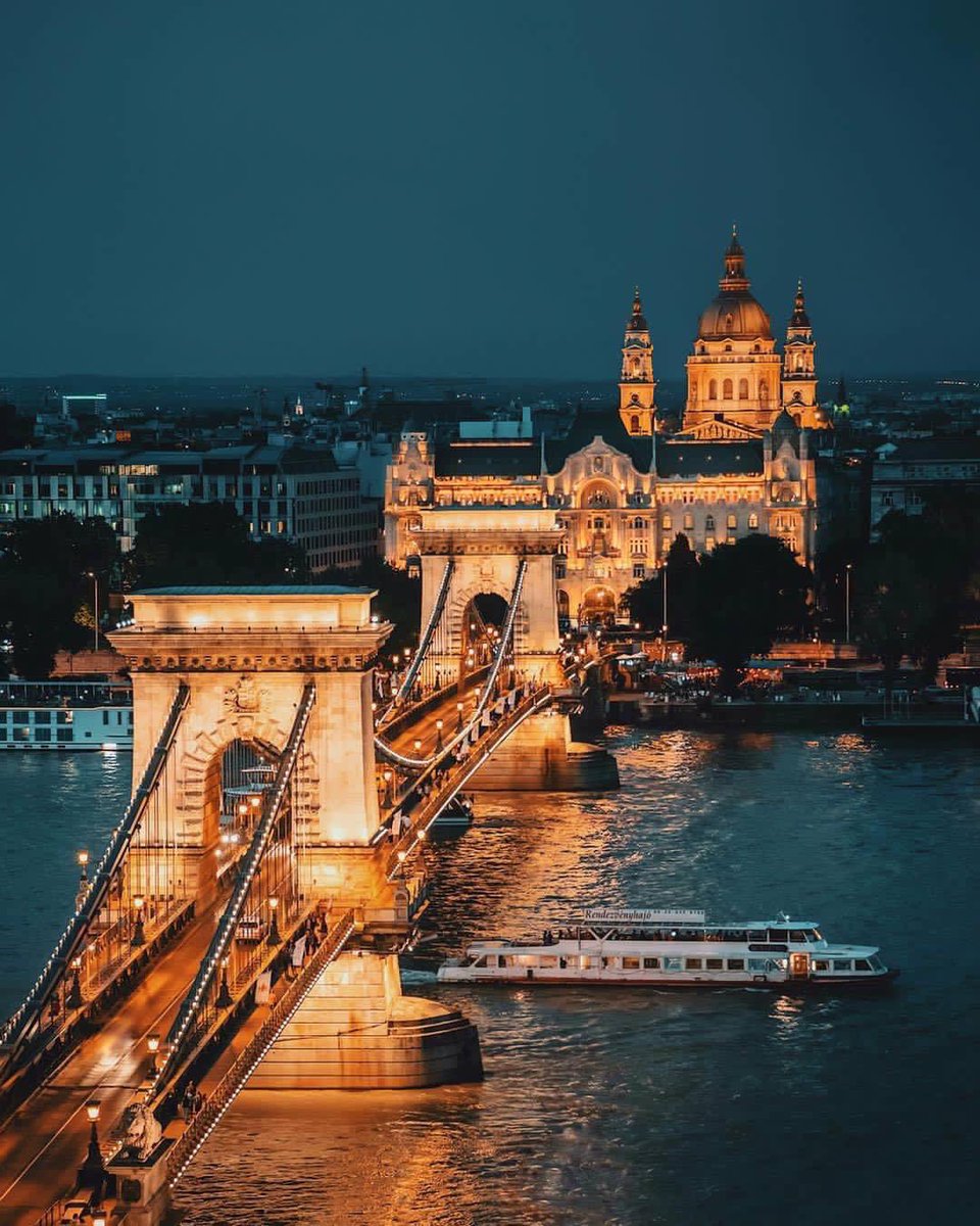 evrenseImerak's tweet photo. Budapeşte, Macaristan🇭🇺 https://t.co/SRqZPzJtiw