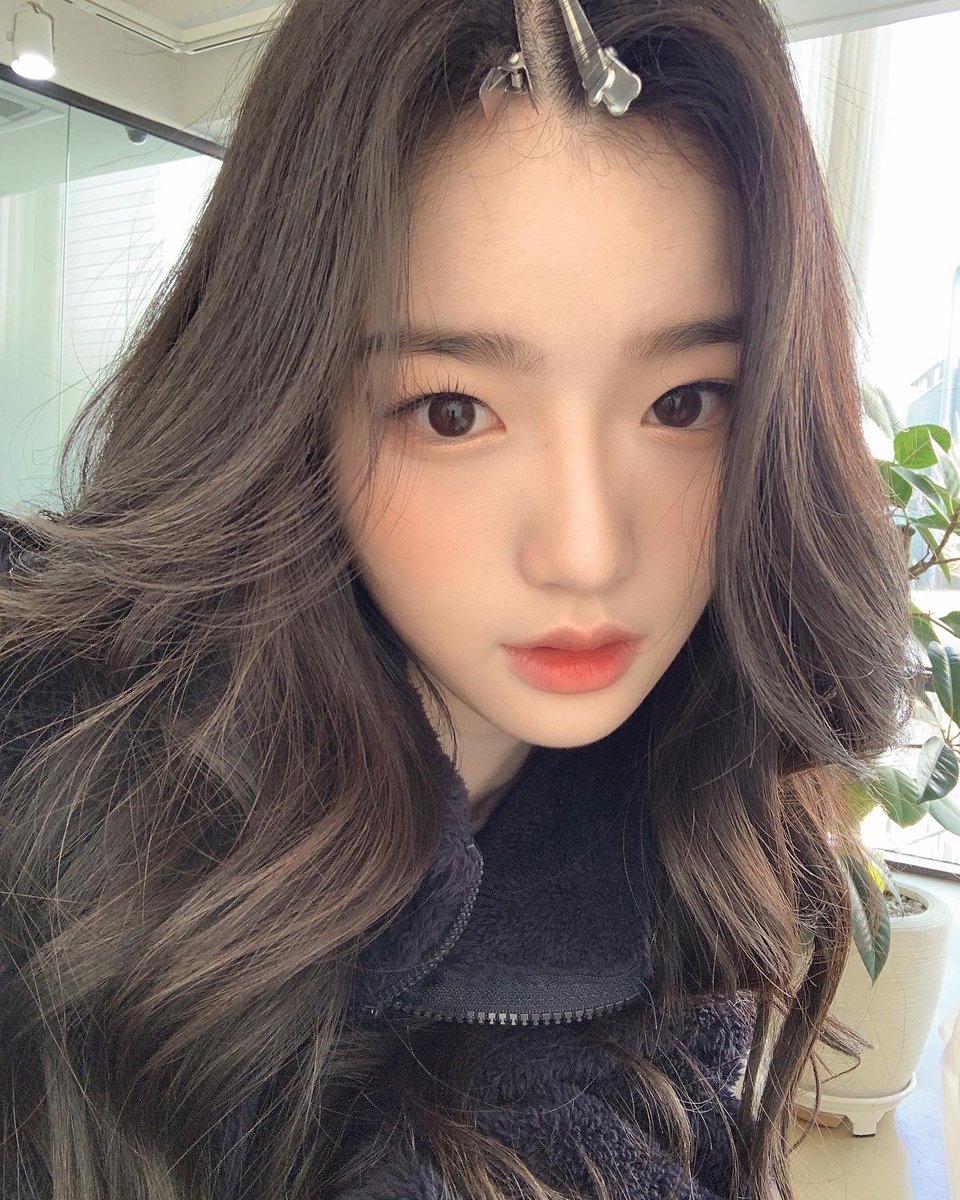 yeon0cd0's tweet photo. 💜김유연 예전 사진 모아두기💜 https://t.co/osN9WIetbV