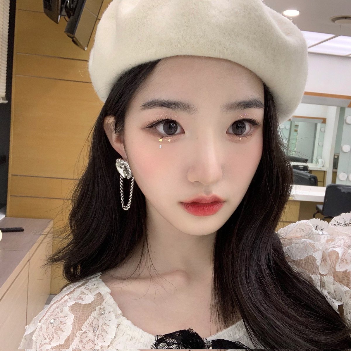 yeon0cd0's tweet photo. 💜김유연 예전 사진 모아두기💜 https://t.co/osN9WIetbV