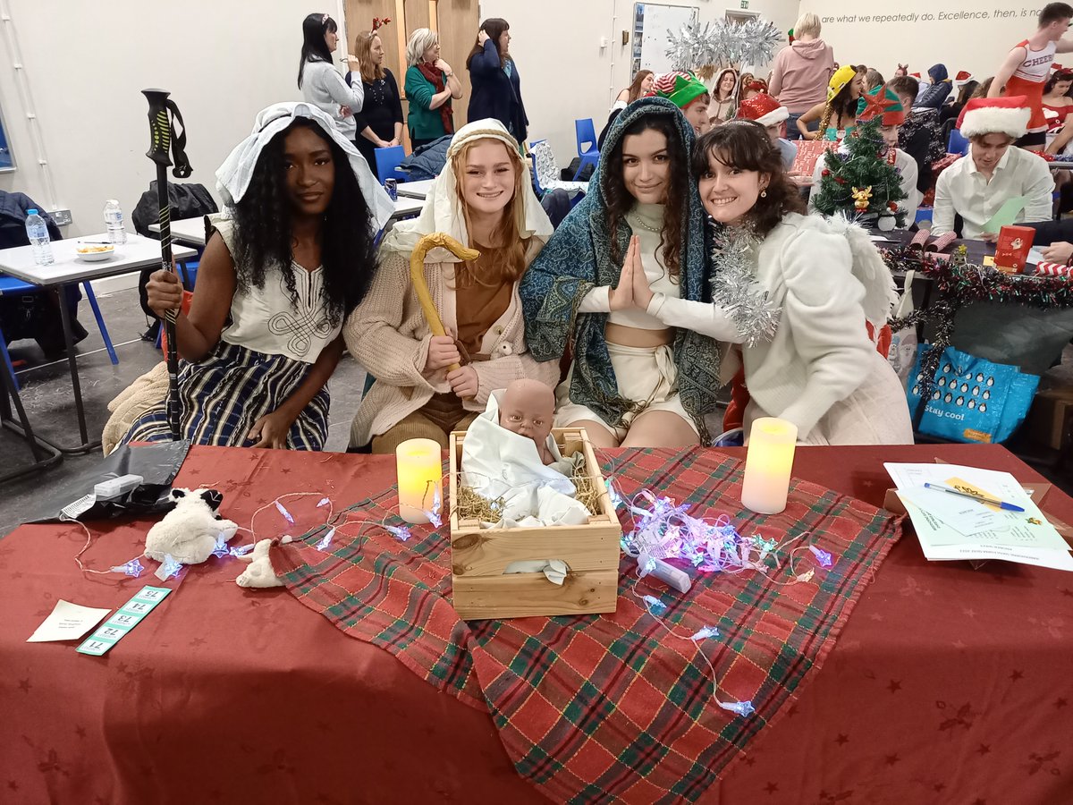 Imberhorne6th's tweet photo. Christmas Quiz hilarity was back in style last night @Imberhorne6th 24 festive (and non!) themed teams entered  - made up of friends and big brains who were out to compete for first place. Santa's Sleighves won on the night #class #IQ #friendlycompetition https://t.co/8fEEXKKTVC