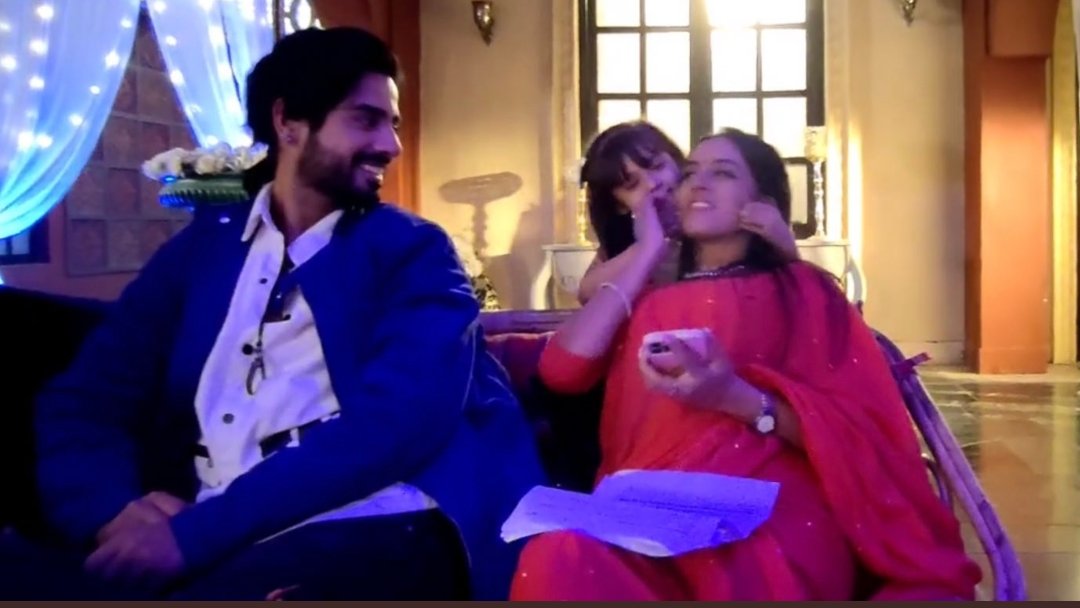 21Vidiii's tweet photo. Swarna's reel🥺
She had such a sweet bond with everyone on set. Perfect choice to play their daughter ❤

#YehHaiChahatein https://t.co/hnUtftPWZv