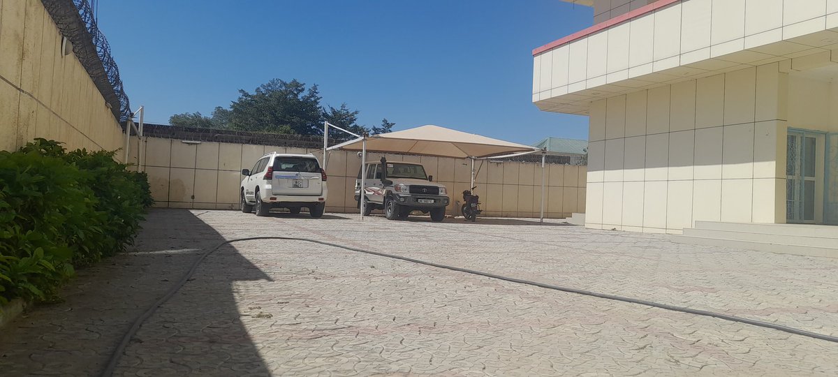 Poulaecommerce's tweet photo. BUILDING À LOUER À N'DJAMENA 
Quartier : Ndjari , Rond point Sner
Prix : 7 000 000F par mois
Parking : 15  voitures
40 chambres avec  Douches internes 
Tel:+23566938240 
WhatsApp : +23593469905
#poulaecommerce
#ong #oilfieldservices  #banque 
https://t.co/Q7iHtNQ3P1 https://t.co/WcGe6OMvku