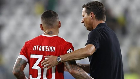 CabineSport's tweet photo. Roger Schmidt: "Claro que na final de domingo do Mundial vou torcer pela Argentina. Temos lá dois jogadores e, para ser honesto, eu adoro o Messi. Ele é o melhor jogador do Mundo!" https://t.co/x0H5UItNq6