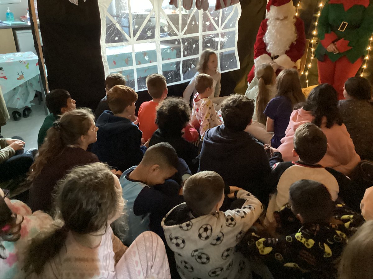 KitwellSchool's tweet photo. Thank-you to Santa and his elves for their visit and presents! https://t.co/lsRMPVPQpR