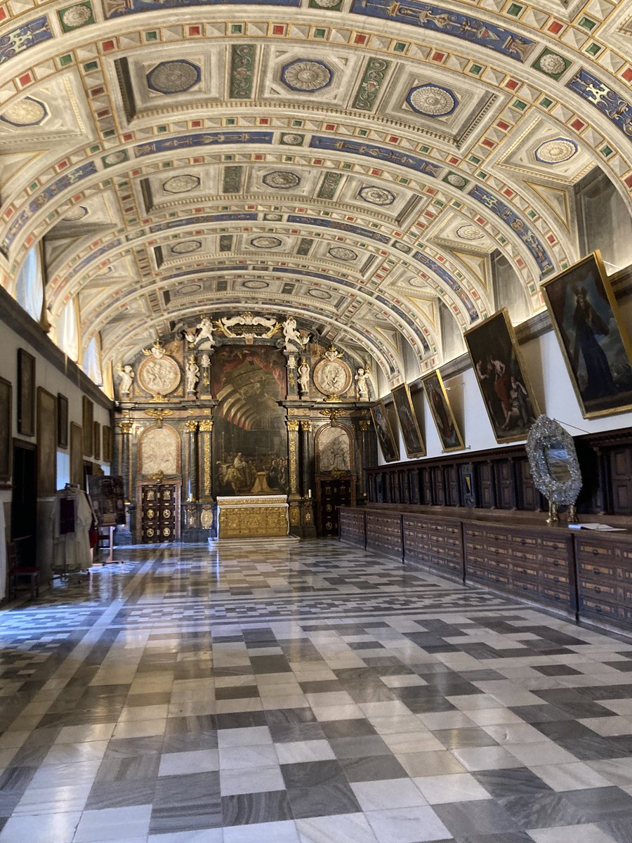 LFG_Hist's tweet photo. Thank you so very much Almudena and colleagues in @PatrimNacional for welcoming @ArtesOrgUk to San Lorenzo; what an amazing treat! https://t.co/0YdR0ceMC3