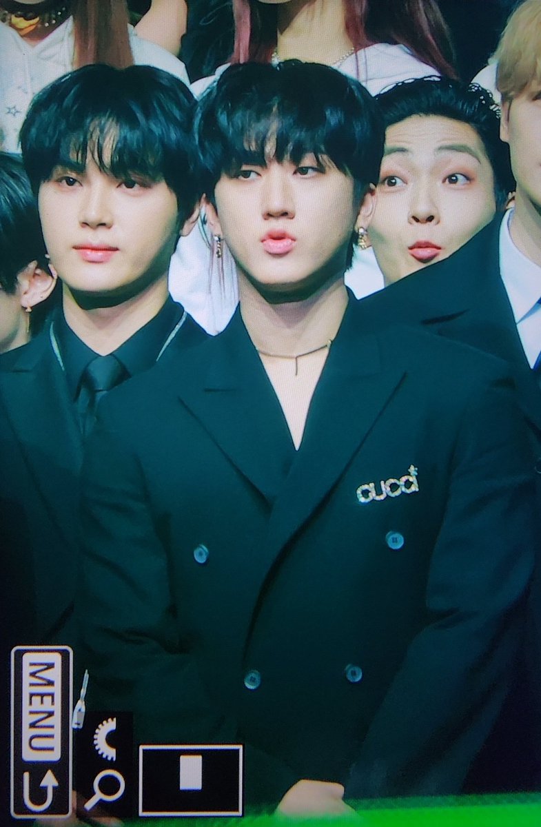 cheesechoux_cb's tweet photo. 221216 왕자님 등장 https://t.co/Q3lUHV4xOQ