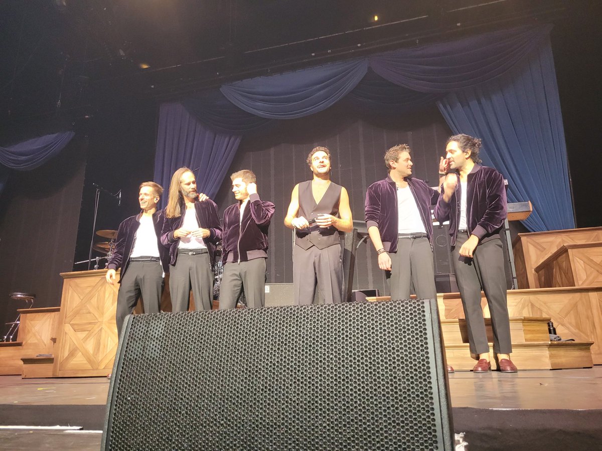 lea_lincker06's tweet photo. Best team @Amir_Off @jubdrums @jaybkeyboards @jeromekerio @mathieullopart @Marcus_Hugo merci  pour tout https://t.co/Y1ABYXDA3U