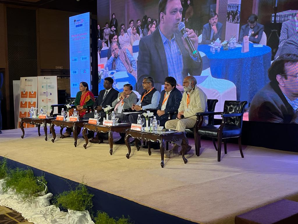 college_dunia's tweet photo. Moving forward with our next panel discussion with the highly enthusiastic panel members sharing their thoughts on ‘Inclusive Education System’.

Mr. Sudhanshu Varma @bennettuniv, 
@bagariaomkar, Sudhirkumar Barai,
Mr. Anil Somani @FostiimaB, Prof. Jayanti Pujari 
#CDConnectDelhi https://t.co/hveL2X4jIX