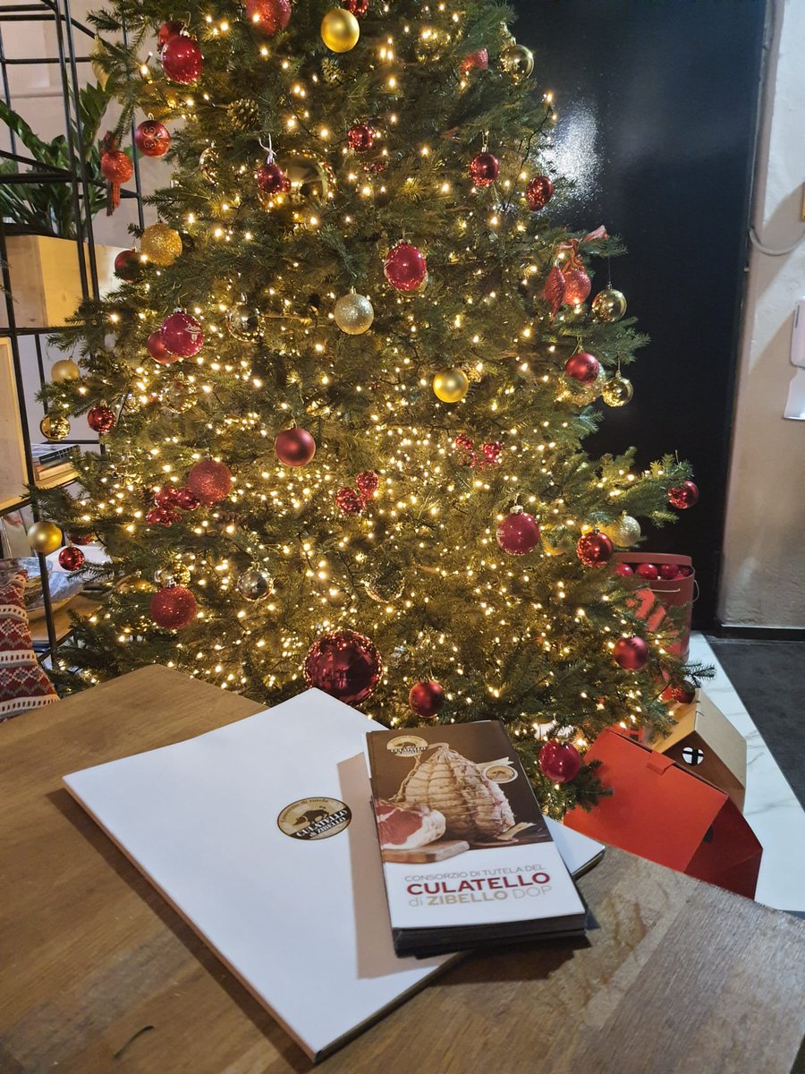 mindthepop's tweet photo. Mind the #CulatellodiZibello!😋
Ieri abbiamo partecipato, insieme a tanti amici tra giornalisti e blogger, a un golossissimo evento alla Sonia Factory in cui abbiamo conosciuto meglio questa eccellenza emiliana e l'abbiamo gustata grazie alle  proposte ideate da @soniaperonaci!❤️ https://t.co/vvt7vk5baO