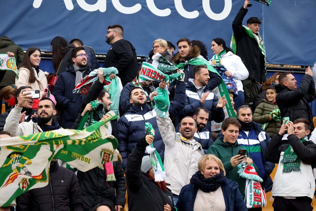 EBlanquiverde's tweet photo. ¡Allá donde estés, yo te seguiré! 😍

🤍💚

📸 @CordobaCF_ofi https://t.co/SCzqfZoYPa