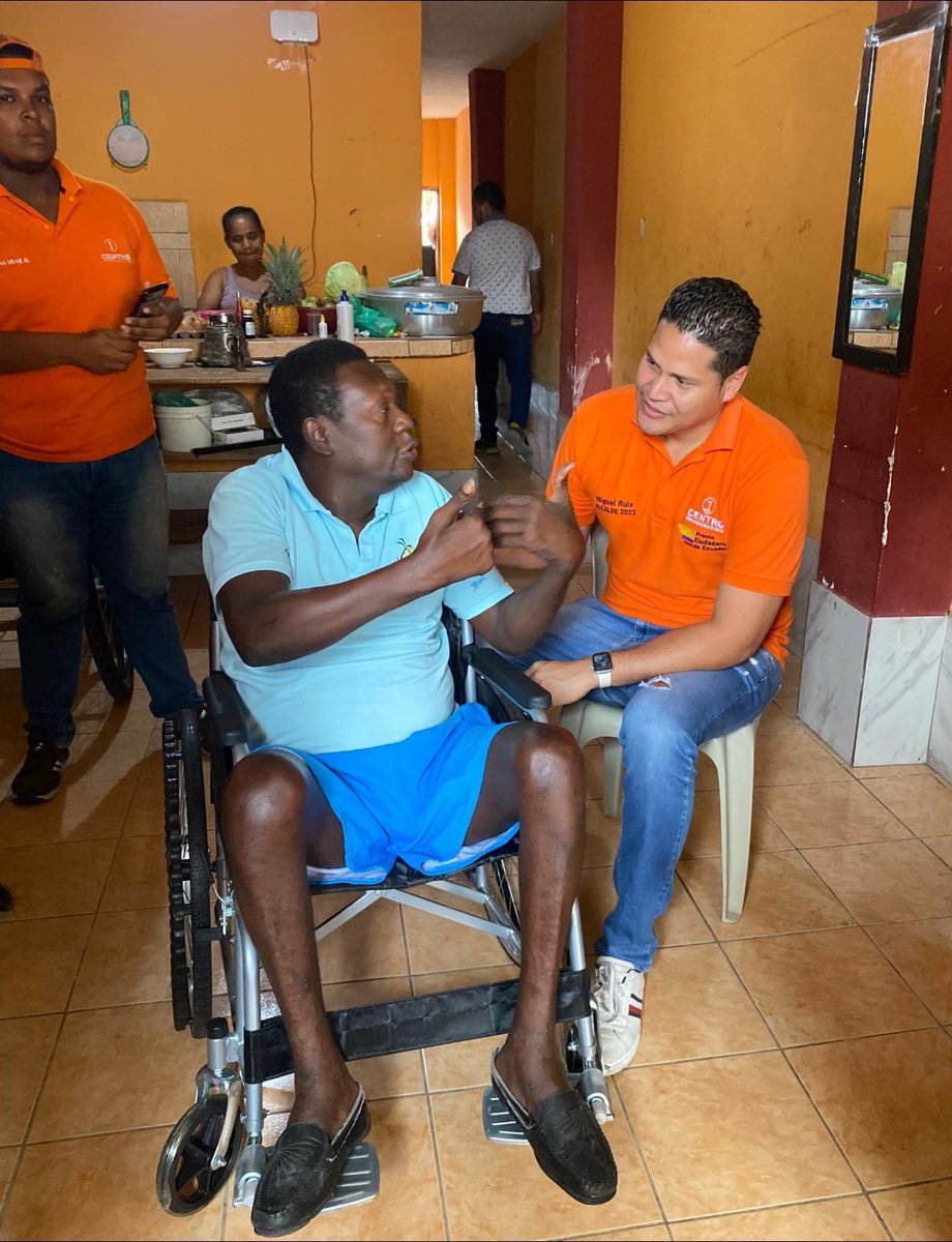 Miguelonruizq1's tweet photo. Una de las obras más importantes en la vida, es la humanitaria!
Gabrielito Arroyo tus sabias palabras, humildad y felicidad al tener tu nueva silla de ruedas, nos motiva a seguir trabajando por una nueva Esmeraldas, bendiciones 🙏.
#MiguelonEsAyuda
#ElAlcaldeDelPueblo https://t.co/Sl8Fs0SHta