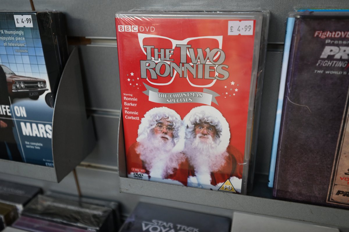 DurhamMarkets's tweet photo. Bring home gifts to be treasured from The Record Shed .... or bring home classic seasonal favourites! It's time to come and browse the collection of classic vinyls as well as their seasonal selections too! #christmassorted #christmasgifts #lovedurham #shopdurham #shopsmall https://t.co/CmTfQH5Yhz