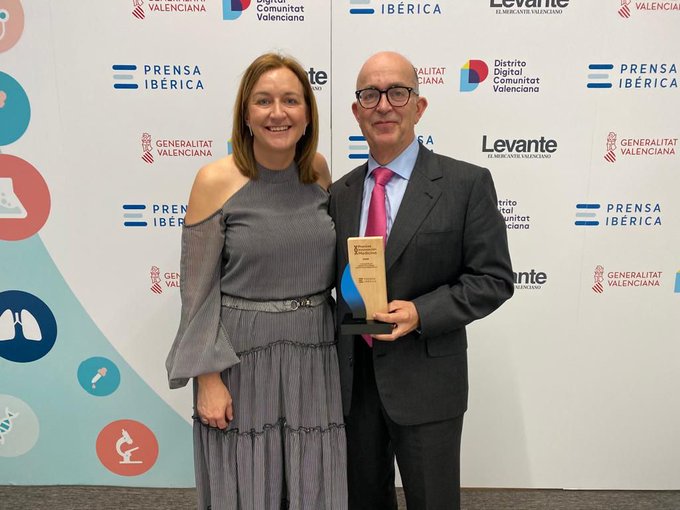 🏆 El Dr. Javier Díez Domingo ha recibido el Premio a la Innovación en Pediatría y Áreas Pediátricas Específicas entregado por el diario @levante_emv ➡️Estos premios reconocen el trabajo y la innovación de los profesionales sanitarios. #pediatría socvalped.com/noticias/2022/…