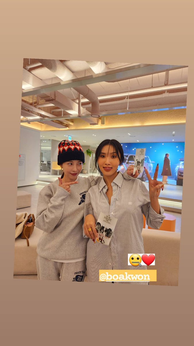 BoABrasil_'s tweet photo. [📸] 16.12.22 | Atualização de #BoA no Instagram com #Hwasa do #MAMAMOO 🤍 https://t.co/UrSzfqNfpy