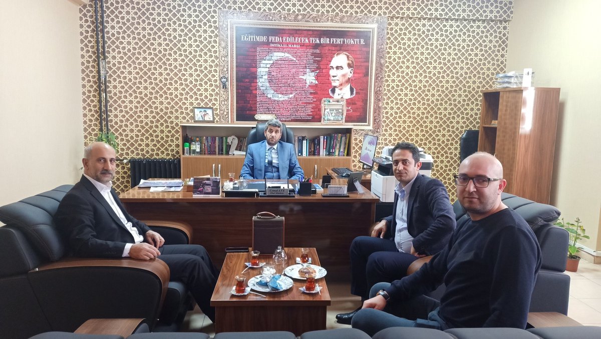 Bugün kadim dostum, sendika başkanım sayın Süleyman Gümüşer ve yönetim kurulu üyesi sayın İbrahim Halil Bey bizleri ziyaret ettiler .Nazik ziyaretleri ve hoş sohbetleri için teşekkür ederim.