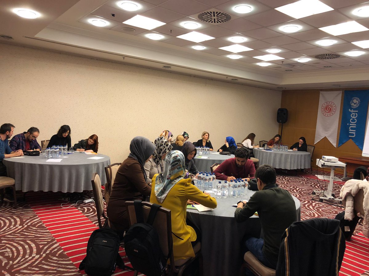 ECEerkenegitim's tweet photo. Herkes için eğitim zamanı!✍️“Erken Çocukluk Eğitiminde Kalite ve Erişimin Arttırılması Projesi” kapsamında kapsamında ülkemizin çeşitli illerinden gelen 200 öğretmen 13-16 Aralık 2022 tarihleri arasında Ankara’da ‘Okul Öncesi Eğitim Programı Eğitici Eğitimi’ne katılım sağladılar. https://t.co/FoNGwj2fED