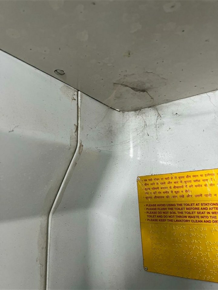 sonjoy_mustafi's tweet photo. @RailwaySeva In Train No 15026 dated 16th Dec 2022 Coach No B6 there is only only empty hand wash in WC and washroom is pre occupied with Cobwebs https://t.co/sFnHhZ1uXs