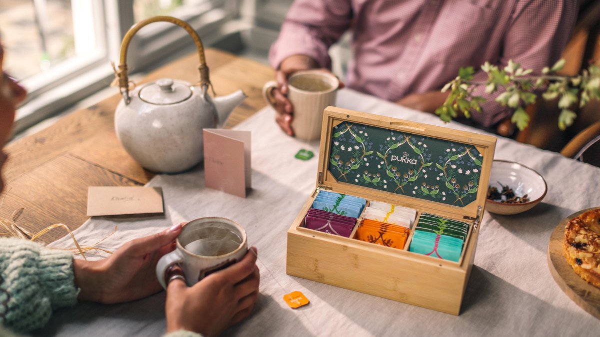 The perfect gift that keeps on giving ♻🌎 A beautiful selection of delicious teas, blended with nature's finest calming and soothing herbs 🌿✨ The bamboo box can be transformed and reused in many ways, extending its life cycle. Shop here: spkl.io/60124kh3o