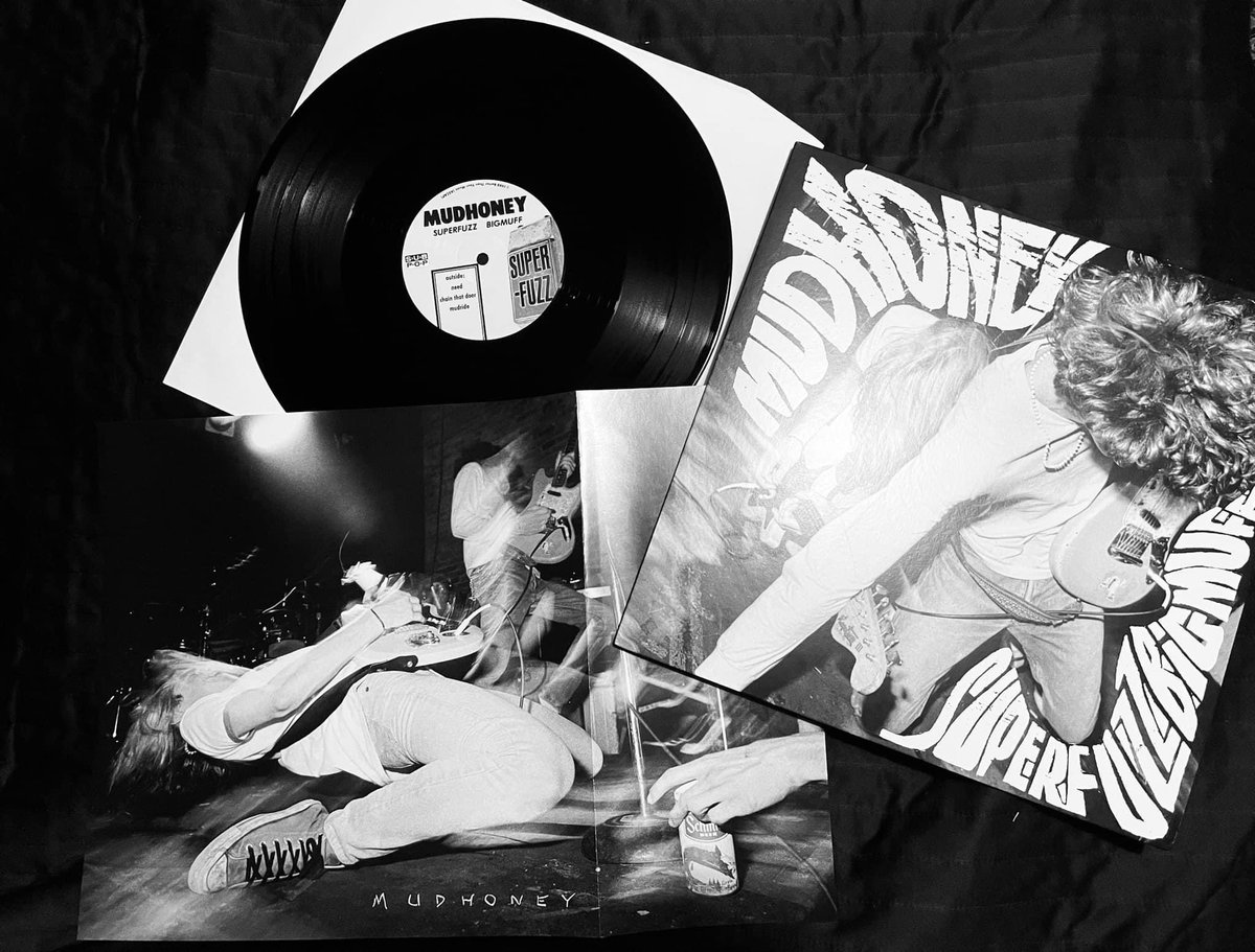 IdaStamile's tweet photo. “Oh, I'm diseased
I don't mind
I'll make you love me
'Till the day you die
Come on
Touch me, I'm sick”
#mudhoney #superfuzzbigmuff #subpop #mudhoneysuperfuzzbigmuff
#vinyl #music #vinylcollection #vinyladdict #vinylcommunity #vinyljunkie https://t.co/v3SoA7C2Cd