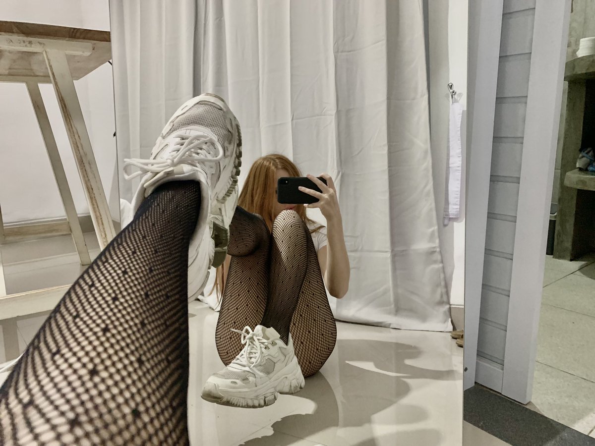 dremma_w's tweet photo. I want to put my legs on your shoulders🥰 https://t.co/Ke2aGWqWmI