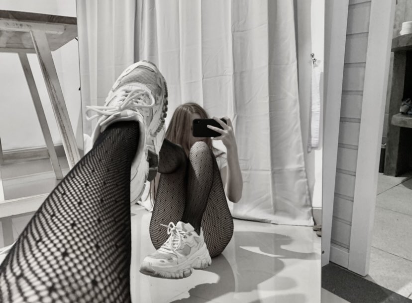 dremma_w's tweet photo. I want to put my legs on your shoulders🥰 https://t.co/Ke2aGWqWmI