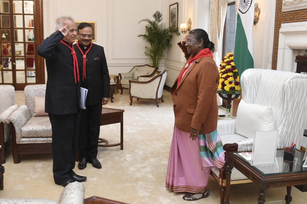 bsgnhq's tweet photo. Dr. Anil Kumar Jain, President BSG, Dr. K. K. Khandelwal, CNC BSG and Mr. Niranjan Arya, IC &amp; SCC Raj. BSG met the President of India Ms. Droupadi Murmu and invited Her Excellency for the 18th National Jamboree &amp; matter of President Award also discussed.
@YASMinistry @aniljaindr https://t.co/yk85tjW0Ua