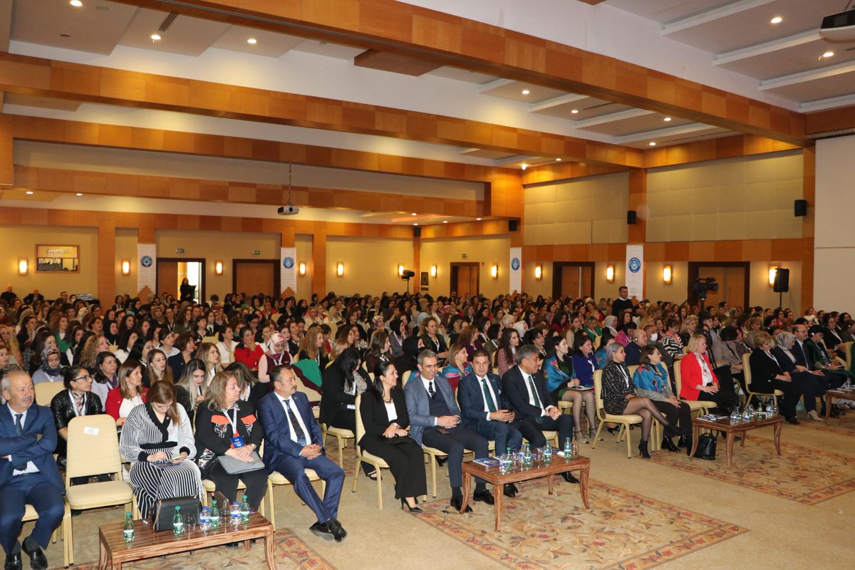 TalipGeylan06's tweet photo. ‘Türk Dünyasında Sosyal Hayat ve Çalışma Hayatında Kadın Kurultayı’ başladı.
Türk Cumhuriyetlerinden temsilcilerin ve Türk Eğitim-Sen Kadın Komisyonu üyelerinin yoğun katılımıyla gerçekleşen kurultayımızın hayırlara vesile olmasını diliyorum. https://t.co/uuxiQVGRah