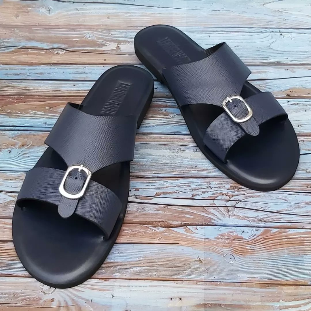 Leathernsoul's tweet photo. Side cut leather slippers with an intricate front buckle detail..

Shop this for N45,000
.
.
.
#naijashoemaker #shoesinlagos  #shoemakersinnigeria #shoestoreinlagos #nigerianshoebrand #shoemakersinlagos #madeinnigeria #naijashoeseller #menshoesnigeria #menslippersforsale https://t.co/yHIeqLAhze