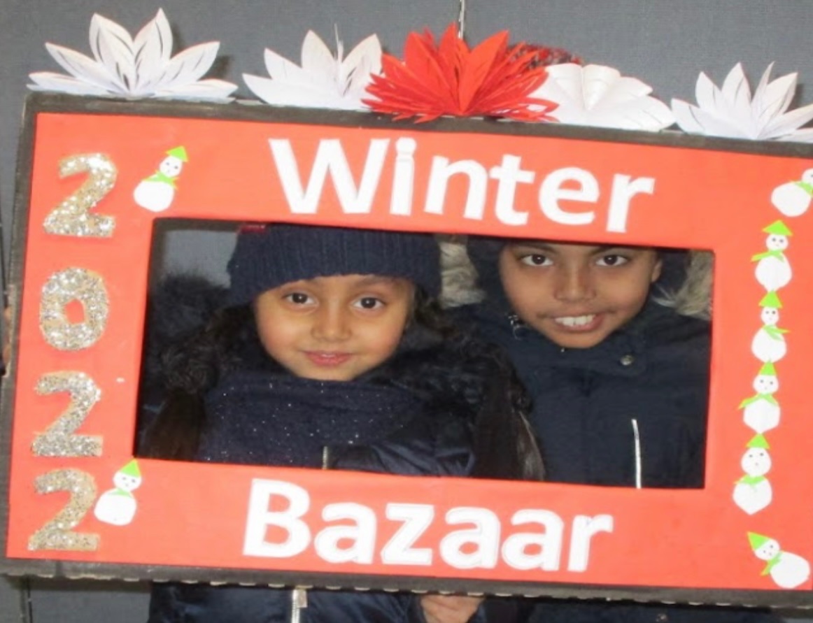 EssexPrimary's tweet photo. At Essex, we held a phenomenal Winter Bazaar this year! The turn out was amazing. It was great seeing teachers, parents and pupils excited about the event; especially Santa's Grotto. https://t.co/E5D2VAggQR