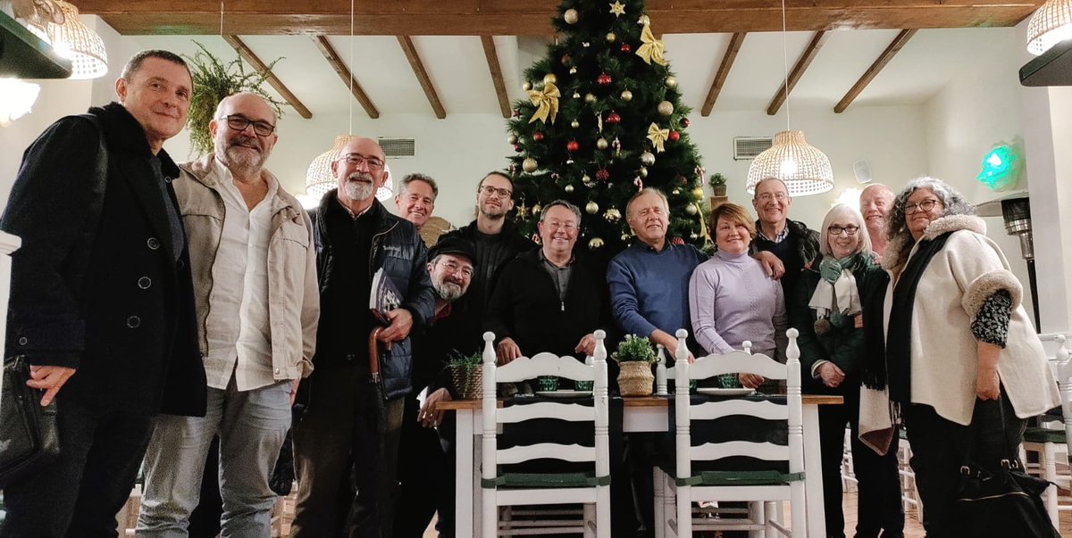 Crònica de Dijous d’Arts del 15 de desembre de 2022
🥳🤗❤️🥂🌈Llibres, alegria, torrons i molta diversió. Anit vam tenir una supervetllada on hi havia tan de contingut que tot no ens va cabre 😓