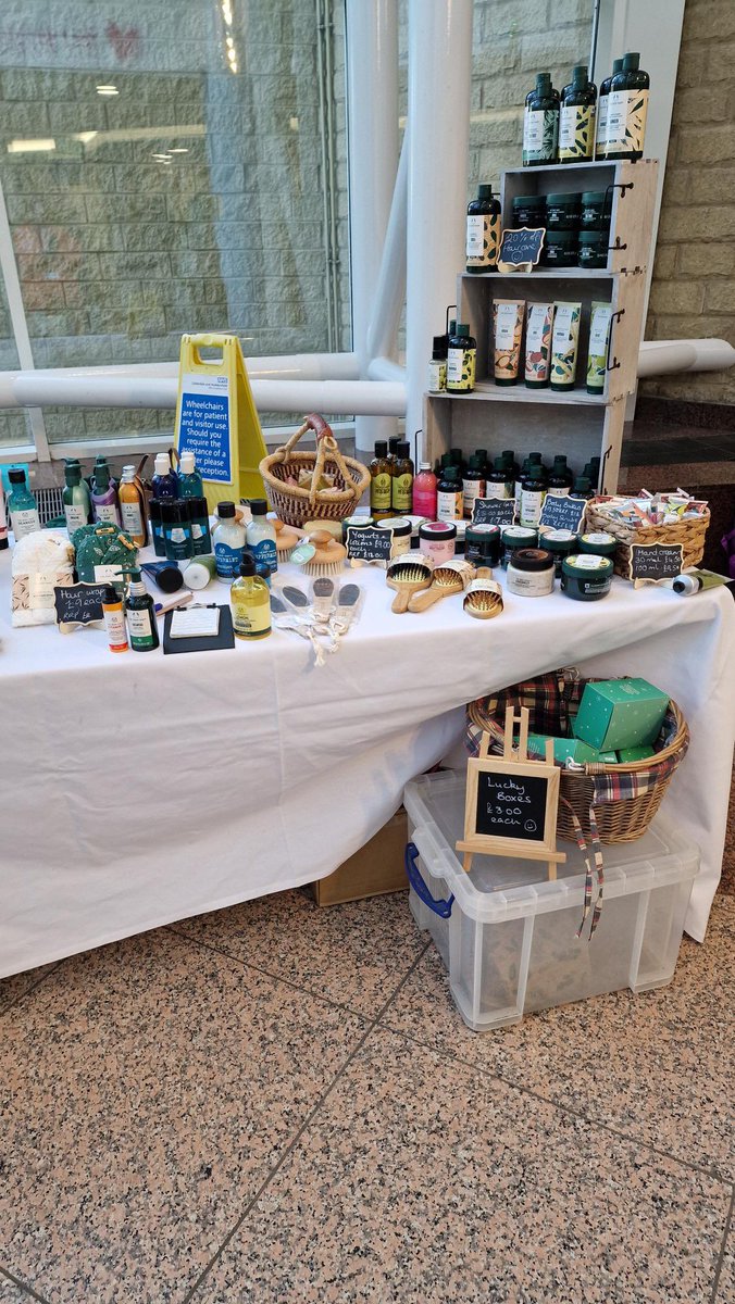 CHFTCharity's tweet photo. The last Calderdale Royal Hospital Festive Market is up and running🎄 

Visit the main entrance to browse the stalls and buy your last minute Christmas presents🧡 #CHFTCharity https://t.co/WpsYE4goHW