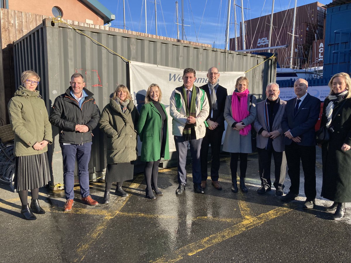 ivanabacik's tweet photo. Great sunshine for today’s graduation ceremony at #Poolbeg ⁦@poolbegmarina⁩ ⁦@IrishNautical⁩ ⁦@DublinPortCo⁩ https://t.co/YWJuzxVJTV