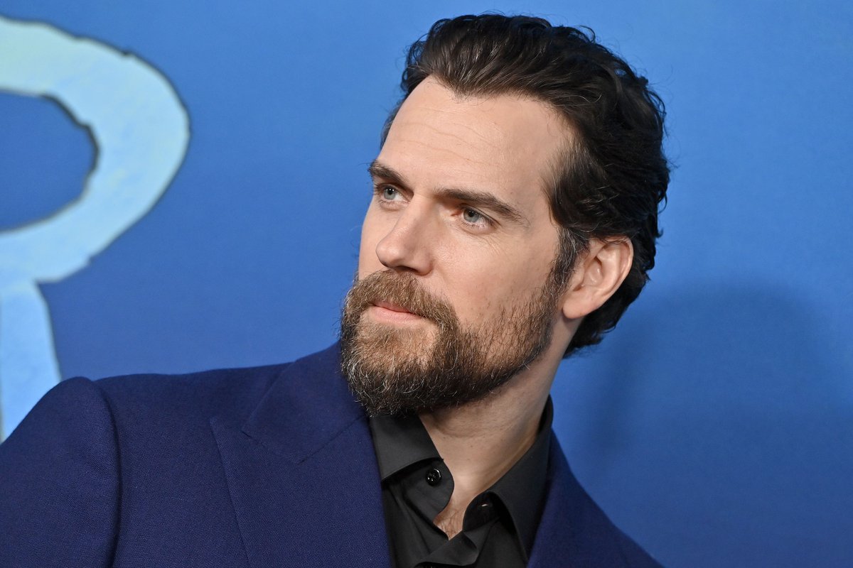 Polygon's tweet photo. Henry Cavill moves on from Superman and The Witcher to a Warhammer 40K series with Amazon https://t.co/Z4xyMo7VOy https://t.co/wPepSDA41q