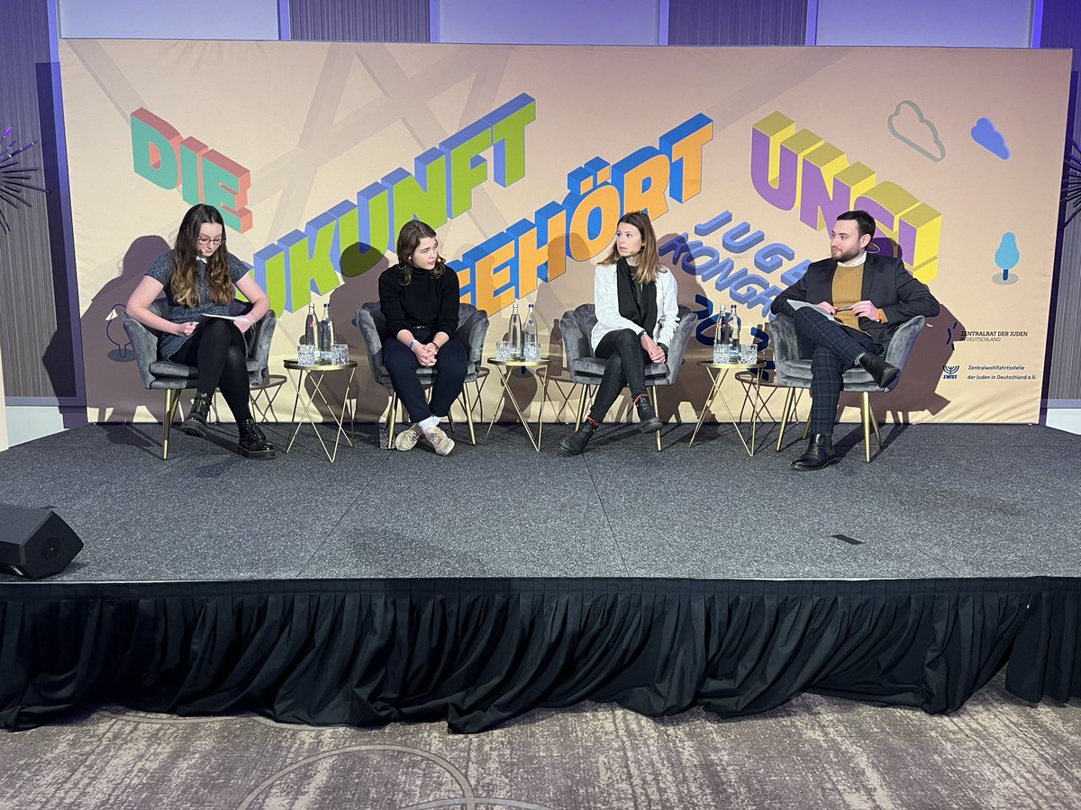 Ich durfte heute mit <a href="/LenaPrytula/">Lena</a> das Gespräch mit <a href="/Luisamneubauer/">Luisa Neubauer</a> und <a href="/AnnikaRittmann/">Annika Rittmann</a> moderieren. Wir haben über die politische Partizipation junger Menschen, den Klimawandel und israelbezogenen Antisemitismus gesprochen. Danke an die <a href="/zwst_official/">ZWST</a> und den <a href="/ZentralratJuden/">Zentralrat der Juden in Deutschland</a>.