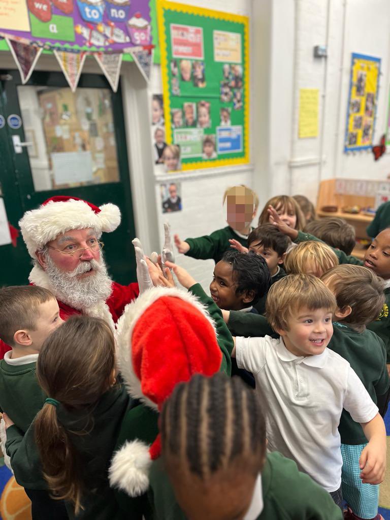 StroudGreenSch's tweet photo. We’ve had such a special day. Feeling very thankful for this community who have made sure every single child is taking home a present from Father Christmas today 💚 #proudtobeStroud #Christmas @theTOYprojectuk @friendsofSGS https://t.co/u1GZ19hyLM