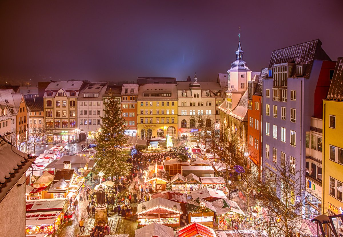 What a wonderfully colourful affair: Here's the Christmas market in #Jena. We're making an assumption that you don't know Thuringia's second biggest city yet but it's worthwhile exploring - also when not in its lovely festive appearance 🙂