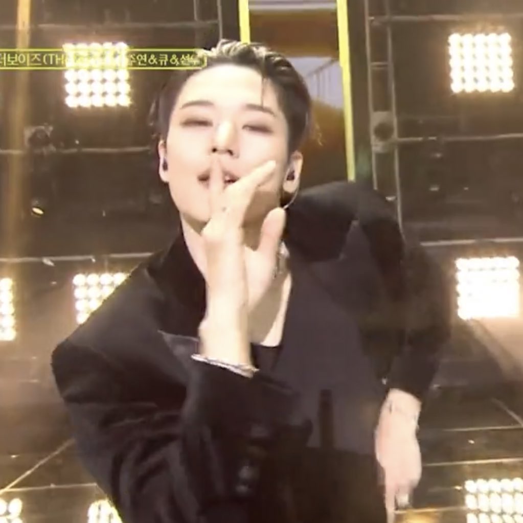 0h0h0h0h08's tweet photo. 너네아빠 젊었을때는 여자들 여럿 울렸었어 ㅋㅋ https://t.co/ywdOKXTuWR