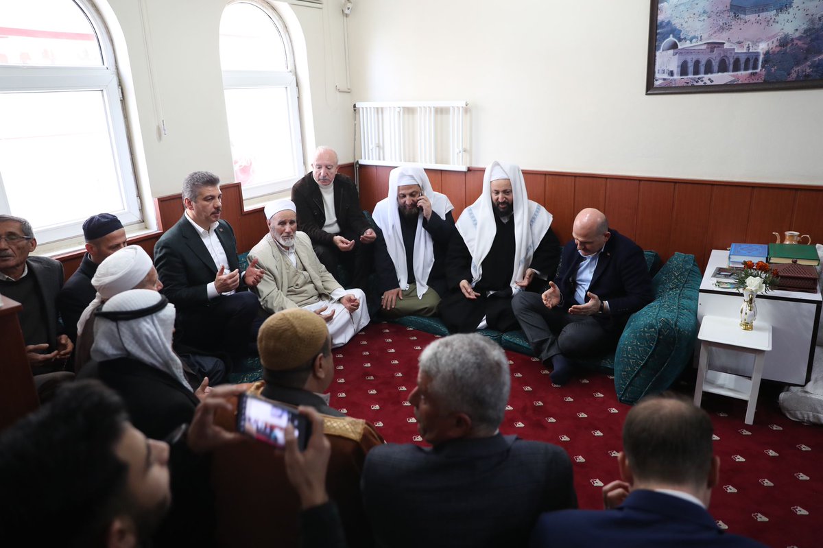 Mardin’de, yakın zamanda Hakk'a vâsıl olan, alîm ve Allah dostu Şeyh Selâhaddin (El-Haleli) Seydaoğulları'nın taziyesi için Selâhaddin-i Eyyûbî İlmi Araştırmalar Eğitim Hayır ve Hizmet Vakfı'nı ziyaret ettik.

Rabbim, sevdikleriyle cennette kavuşmayı nasip eylesin...