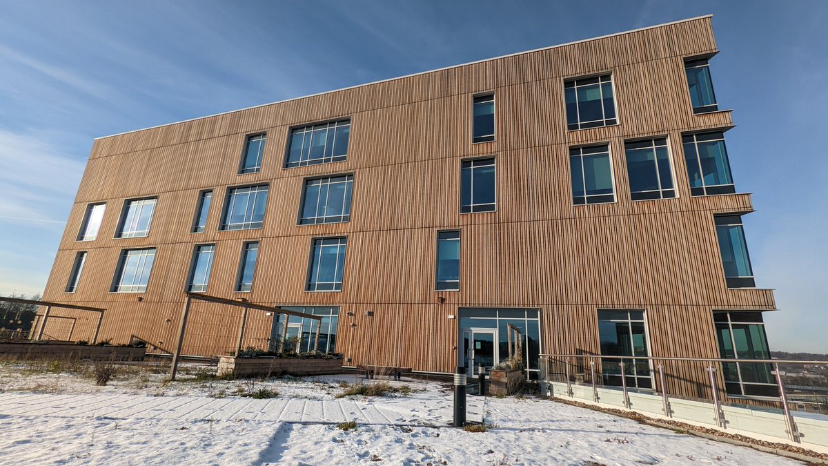 SHU_AWRC's tweet photo. It's a beautiful sunny winter's day here in #Sheffield, and what better weather for a Team AWRC Christmas lunch? https://t.co/EU8idBkl0Z