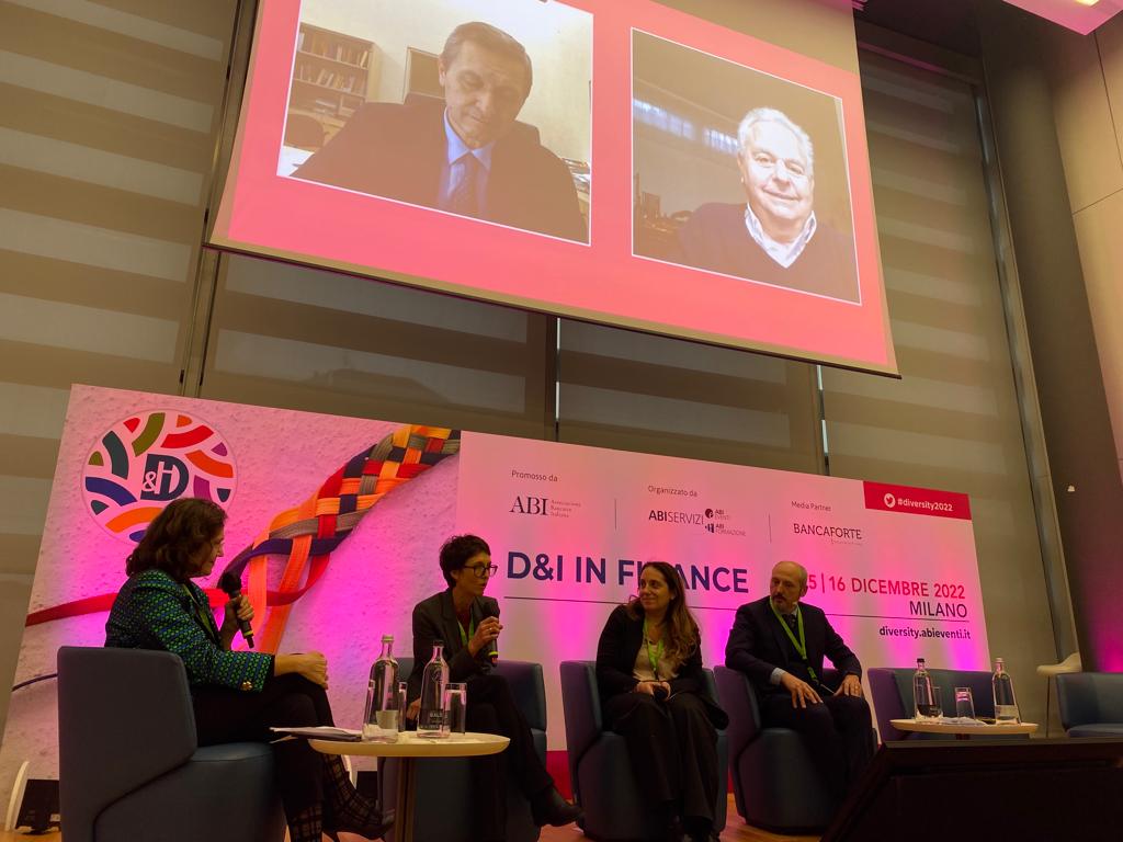 #16dicembre La tavola rotonda di chiusura di #diversity2022 termina con il lancio della VII Edizione del Premio #ABI <a href="/feduf_/">FEduF</a> <a href="/FiabaOnlus/">FIABA</a> #Finanza per il #sociale, con #Provasoli, #Aguzzoni, #Lazzaroni e le conclusioni di Gianfranco #Torriero #ABI e Giuseppe #Trieste #FiabaOnlus.