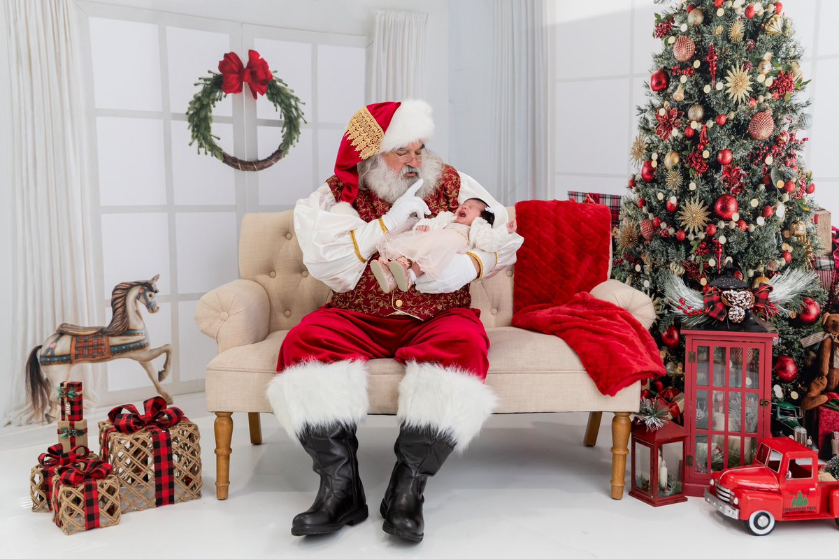 _vkeissyy's tweet photo. the holidays just got a little more special 🤍👩🏻‍🍼

- someone was hungry and it wasn’t santa 🍼🙈 https://t.co/4FzHPrNRMa