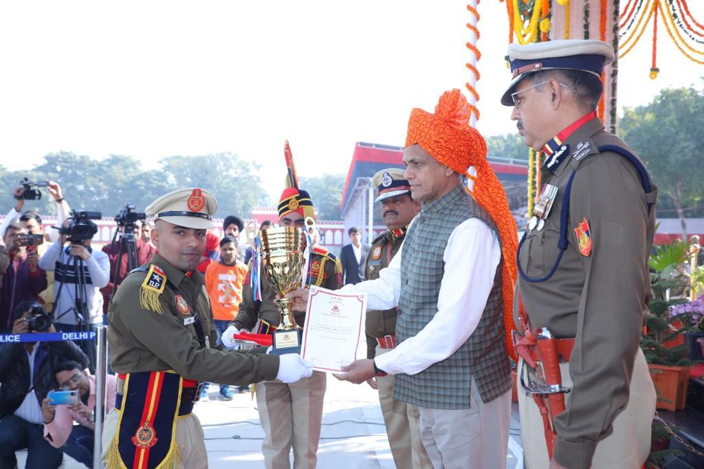 nityanandraibjp's tweet photo. आज दिल्ली पुलिस के प्रशिक्षु उपनिरीक्षकों के बैच संख्या-48 के पासिंग आउट परेड में सम्मलित हुआ।

इस पासिंग आउट परेड @DelhiPolice के आयुक्त, वरिष्ठ पुलिस अधिकारी गण तथा 368 प्रशिक्षु सम्मलित रहे। यह खुशी की बात है कि इनमें 109 महिला प्रशिक्षु भी शामिल हैं। सभी को मेरी शुभकामनाएं। https://t.co/cKVwEy4mZx